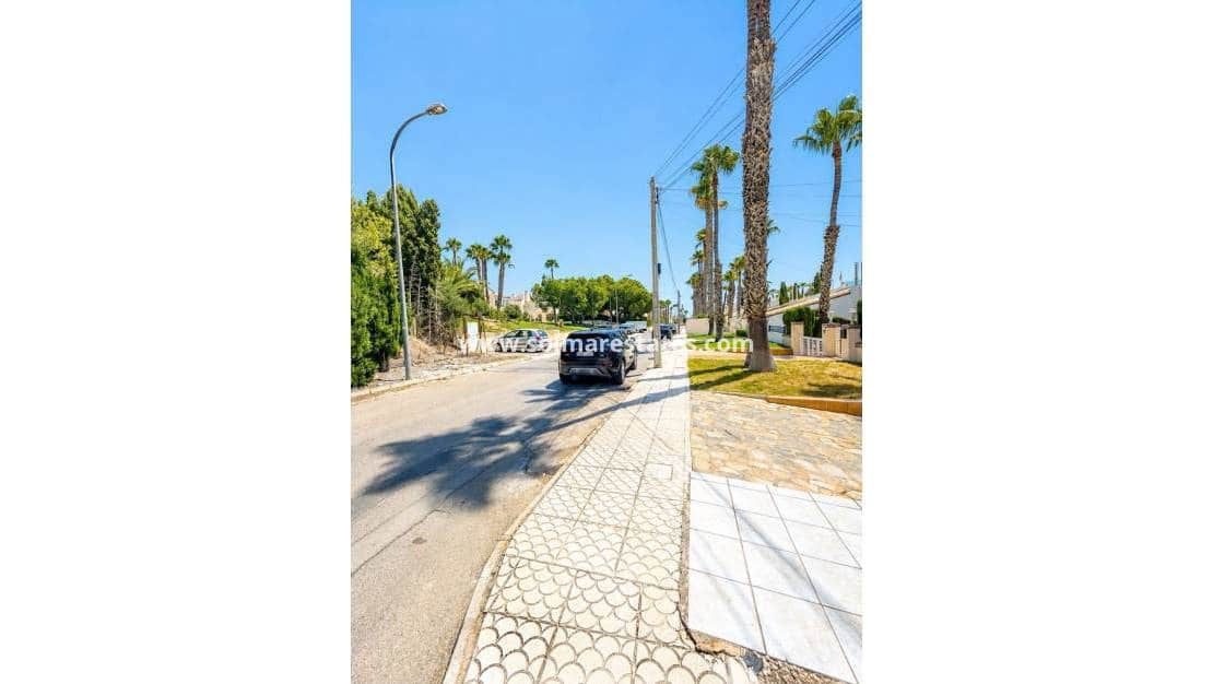 3 soveværelse Villa til salg i Villamartin med swimmingpool - € 529.995 (Ref: 10016916)