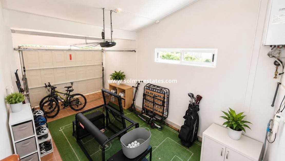 3 soveværelse Villa til salg i Villamartin med swimmingpool - € 529.995 (Ref: 10016916)