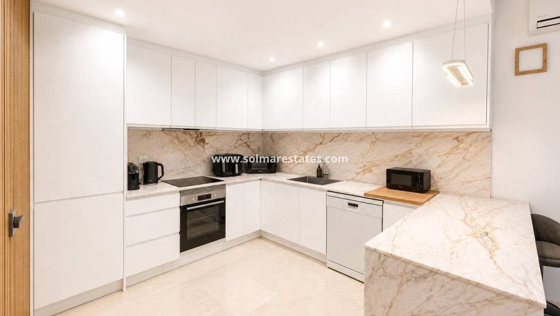 3 soveværelse Villa til salg i Villamartin med swimmingpool - € 529.995 (Ref: 10016916)