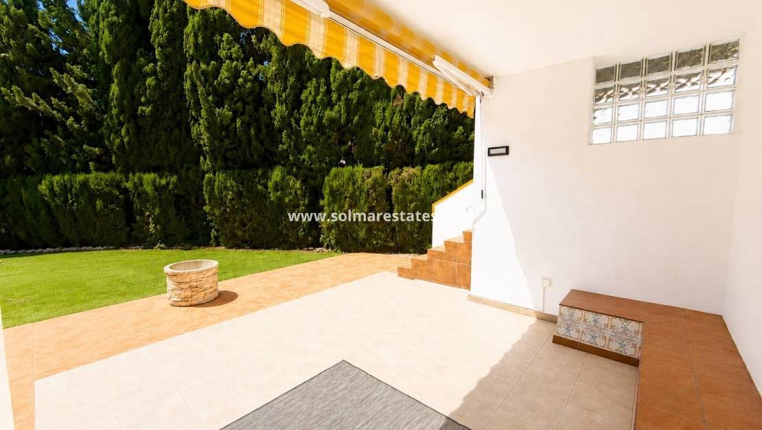 3 soveværelse Villa til salg i Villamartin med swimmingpool - € 529.995 (Ref: 10016916)