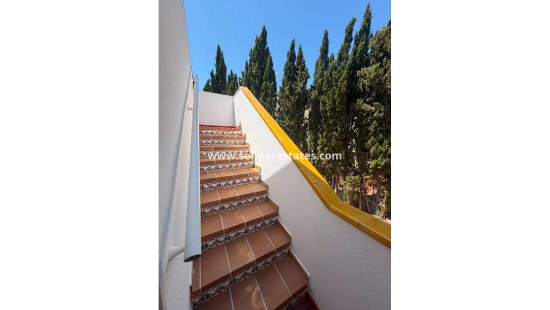 3 soveværelse Villa til salg i Villamartin med swimmingpool - € 529.995 (Ref: 10016916)