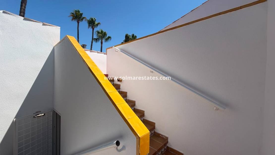 3 soveværelse Villa til salg i Villamartin med swimmingpool - € 529.995 (Ref: 10016916)