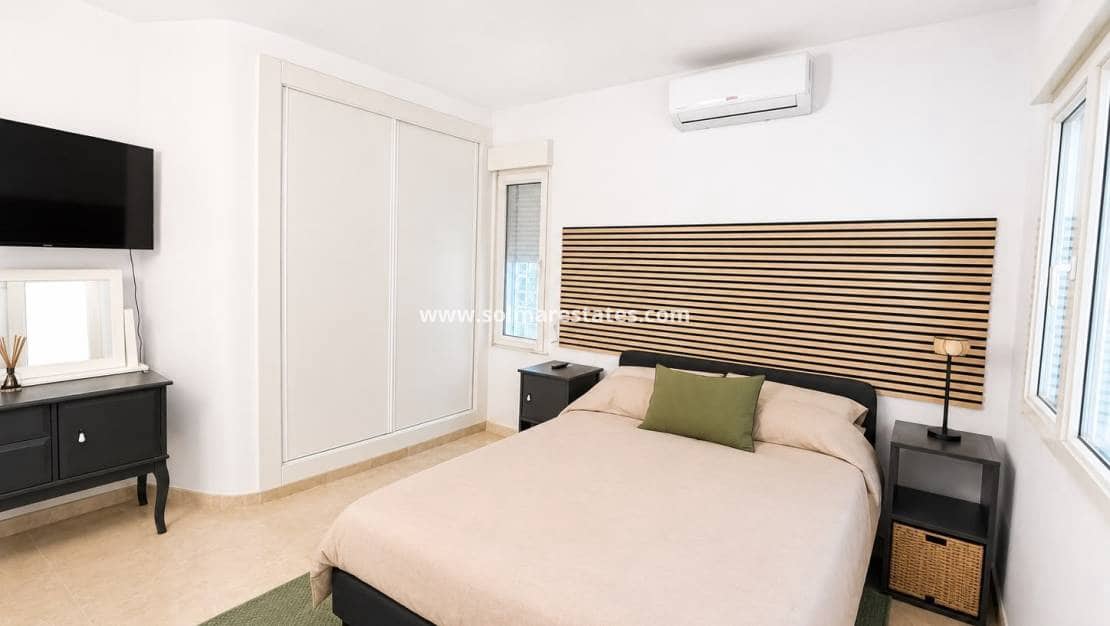 3 soveværelse Villa til salg i Villamartin med swimmingpool - € 529.995 (Ref: 10016916)