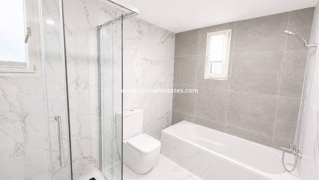 3 soveværelse Villa til salg i Villamartin med swimmingpool - € 529.995 (Ref: 10016916)