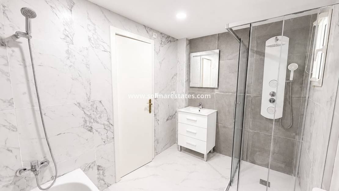 3 soveværelse Villa til salg i Villamartin med swimmingpool - € 529.995 (Ref: 10016916)