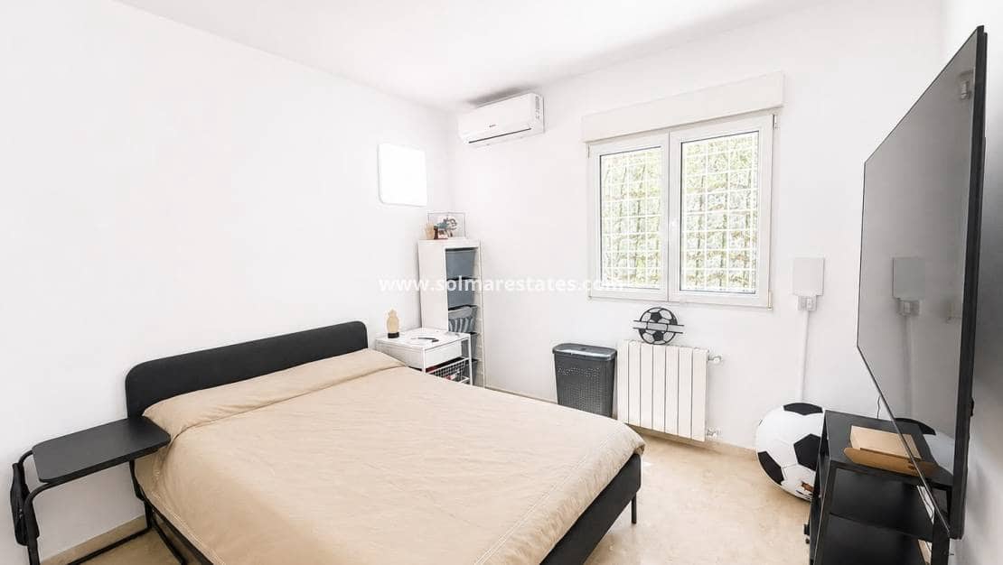 3 soveværelse Villa til salg i Villamartin med swimmingpool - € 529.995 (Ref: 10016916)