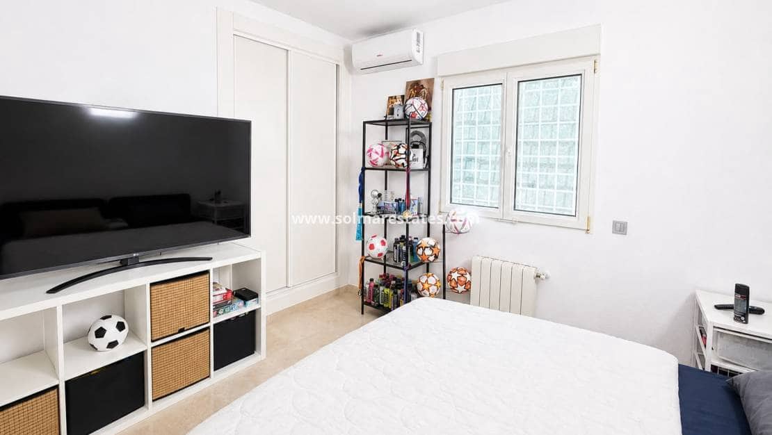 3 soveværelse Villa til salg i Villamartin med swimmingpool - € 529.995 (Ref: 10016916)