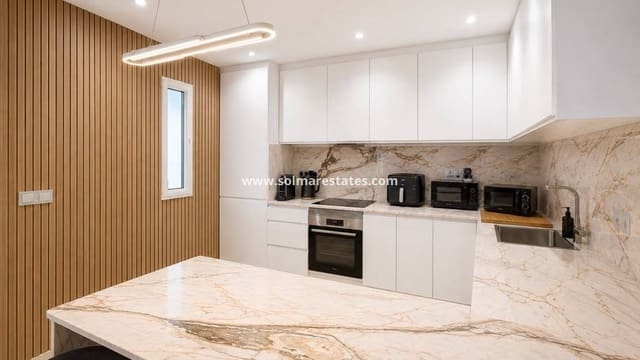 3 soveværelse Villa til salg i Villamartin, Orihuela med swimmingpool - € 529.995 (Ref: 10016916)