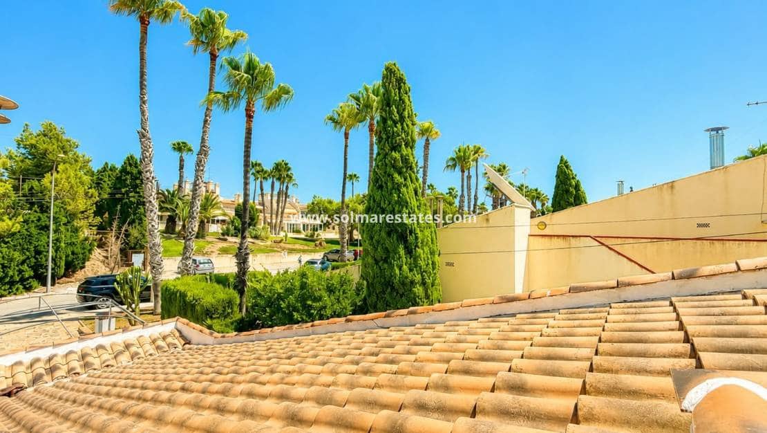 3 soveværelse Villa til salg i Villamartin med swimmingpool - € 529.995 (Ref: 10016916)
