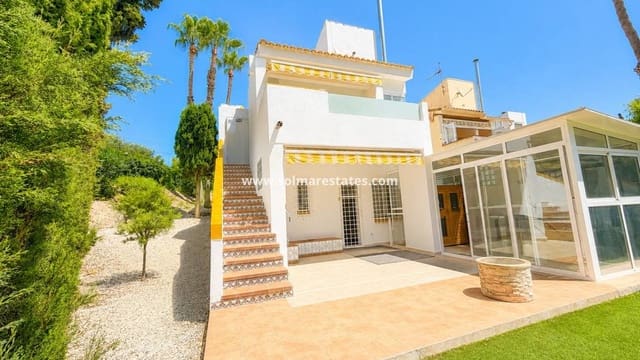 3 soveværelse Villa til salg i Villamartin, Orihuela med swimmingpool - € 529.995 (Ref: 10016916)