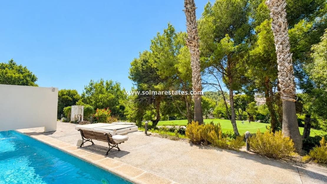 3 soveværelse Villa til salg i Villamartin med swimmingpool - € 529.995 (Ref: 10016916)
