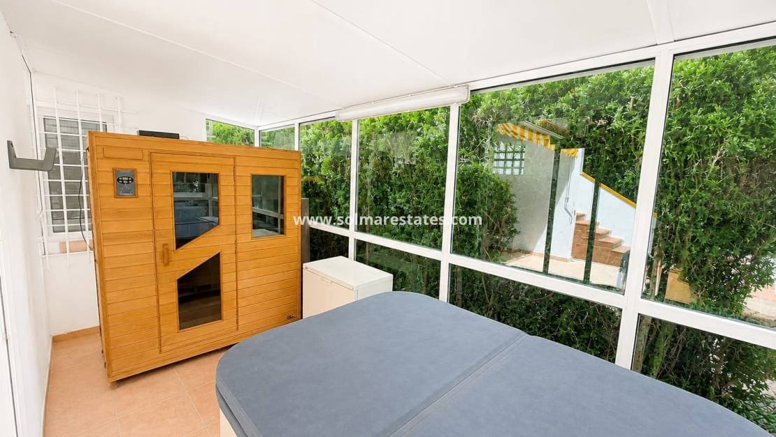 3 soveværelse Villa til salg i Villamartin med swimmingpool - € 529.995 (Ref: 10016916)