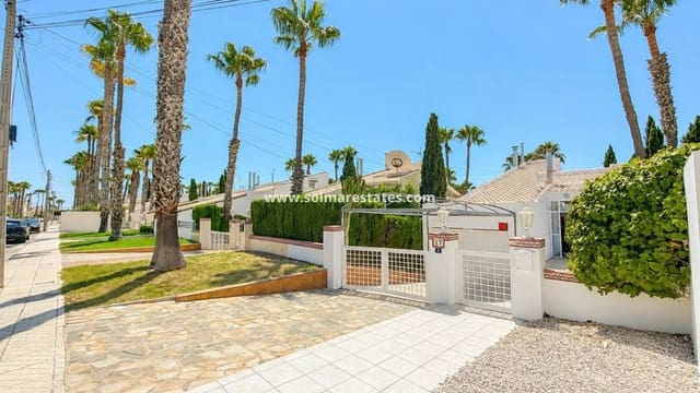 3 soveværelse Villa til salg i Villamartin, Orihuela med swimmingpool - € 529.995 (Ref: 10016916)