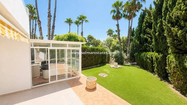 3 soveværelse Villa til salg i Villamartin, Orihuela med swimmingpool - € 529.995 (Ref: 10016916)
