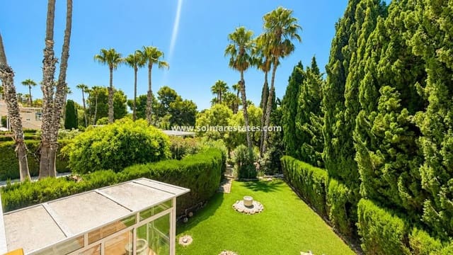 3 soveværelse Villa til salg i Villamartin, Orihuela med swimmingpool - € 529.995 (Ref: 10016916)