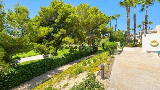 3 soveværelse Villa til salg i Villamartin, Orihuela med swimmingpool - € 529.995 (Ref: 10016916)