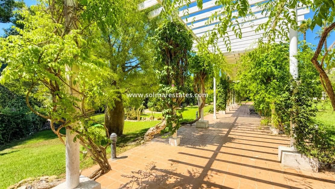 3 soveværelse Villa til salg i Villamartin med swimmingpool - € 529.995 (Ref: 10016916)