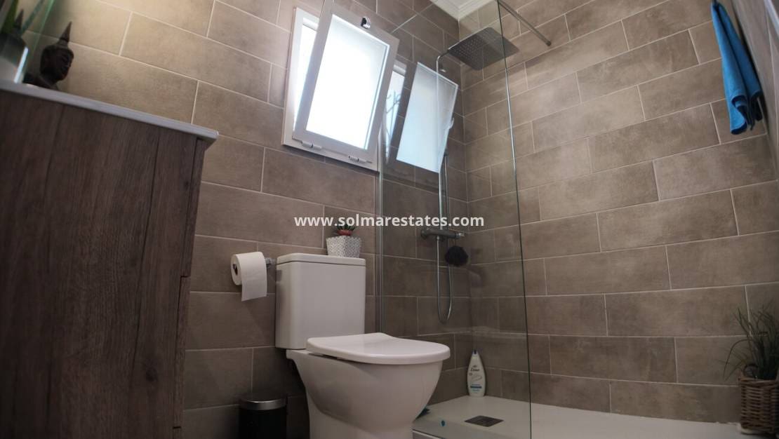 2 sovrum Semi-fristående Villa till salu i San Miguel de Salinas med pool - 240 000 € (Ref: 10016917)