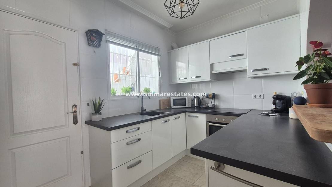 2 sovrum Semi-fristående Villa till salu i San Miguel de Salinas med pool - 240 000 € (Ref: 10016917)