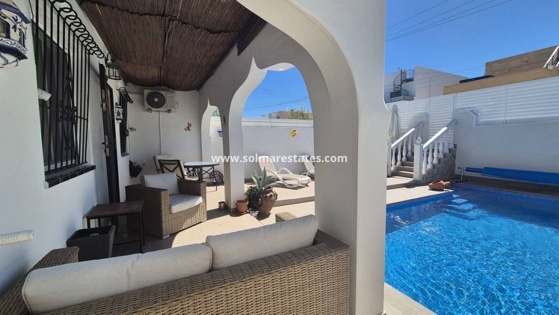 2 sovrum Semi-fristående Villa till salu i San Miguel de Salinas med pool - 240 000 € (Ref: 10016917)