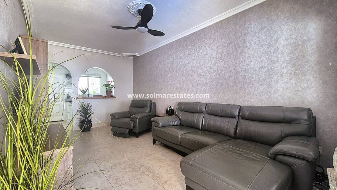 2 sovrum Semi-fristående Villa till salu i San Miguel de Salinas med pool - 240 000 € (Ref: 10016917)