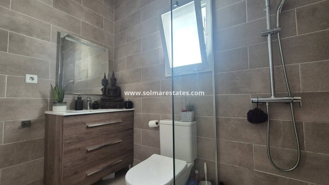 2 sovrum Semi-fristående Villa till salu i San Miguel de Salinas med pool - 240 000 € (Ref: 10016917)