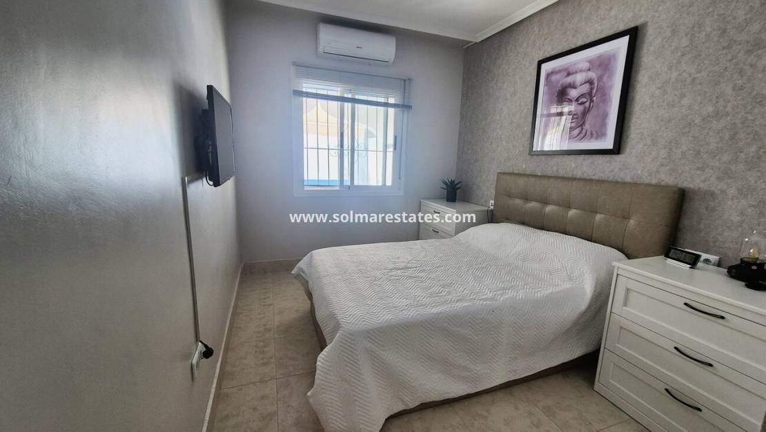 2 sovrum Semi-fristående Villa till salu i San Miguel de Salinas med pool - 240 000 € (Ref: 10016917)