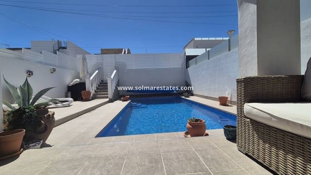 2 sovrum Semi-fristående Villa till salu i San Miguel de Salinas med pool - 240 000 € (Ref: 10016917)