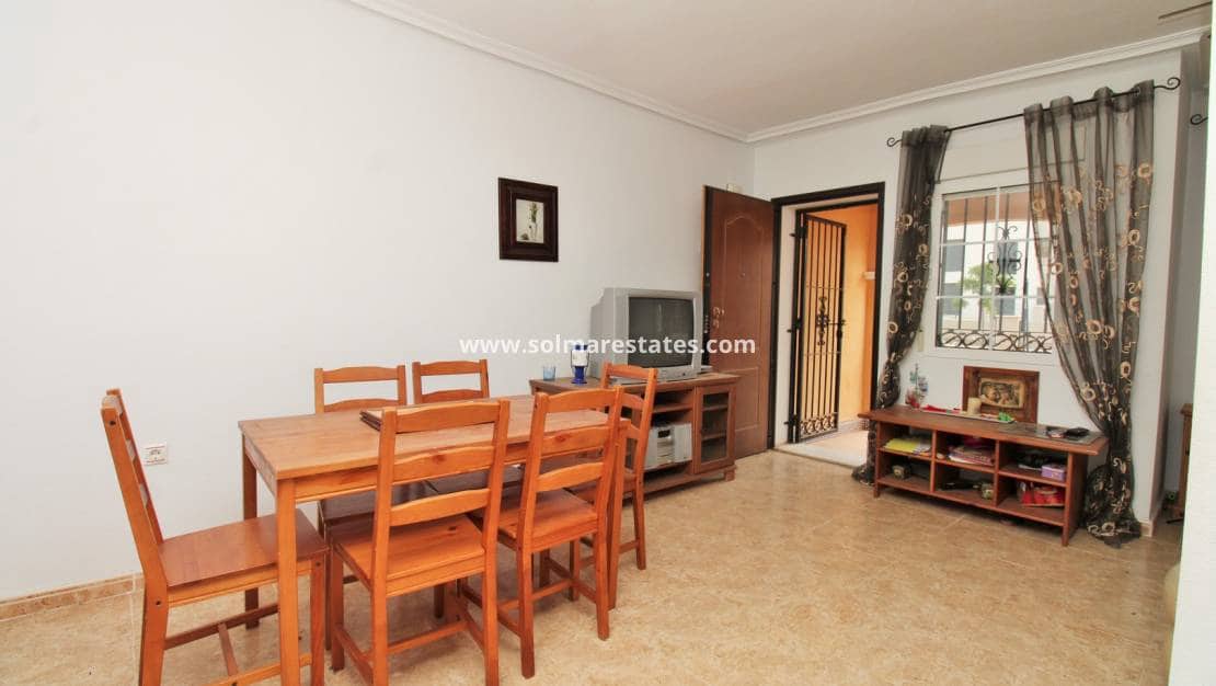 3 soveværelse Byhus til salg i Villamartin med swimmingpool - € 199.950 (Ref: 10019342)