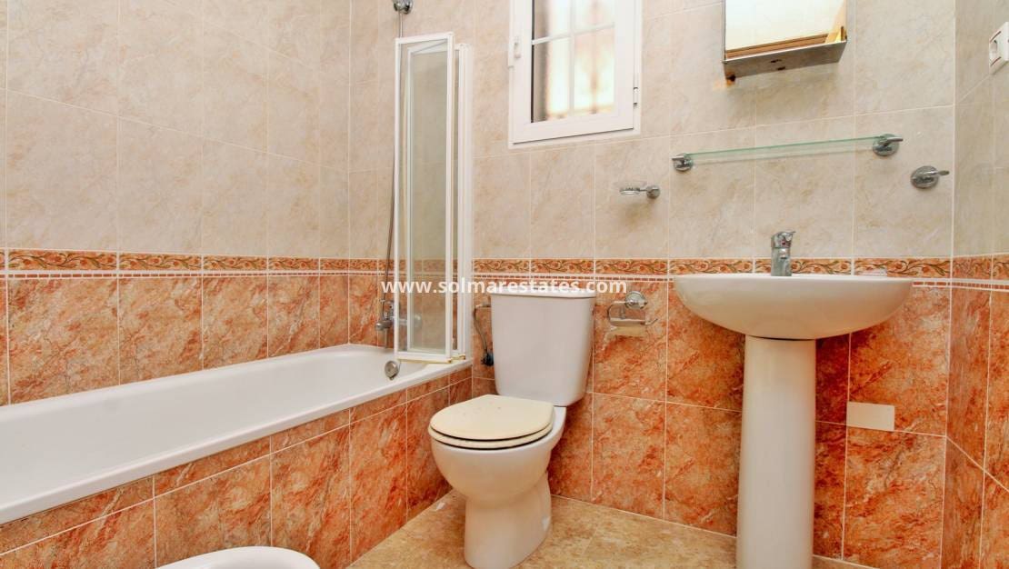 3 soveværelse Byhus til salg i Villamartin med swimmingpool - € 199.950 (Ref: 10019342)