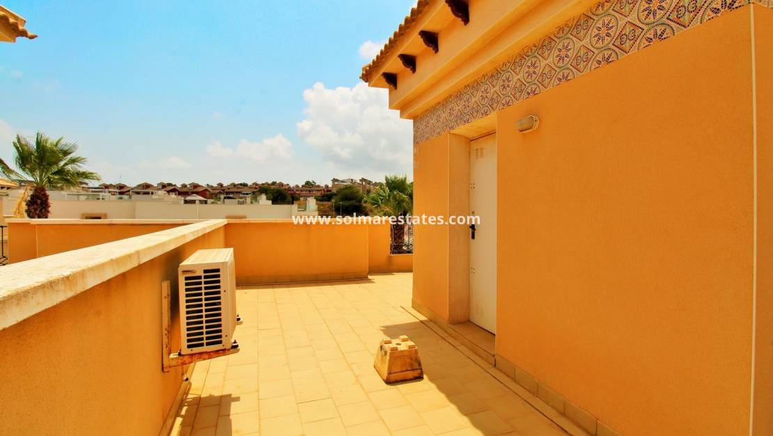 3 soveværelse Byhus til salg i Villamartin med swimmingpool - € 199.950 (Ref: 10019342)