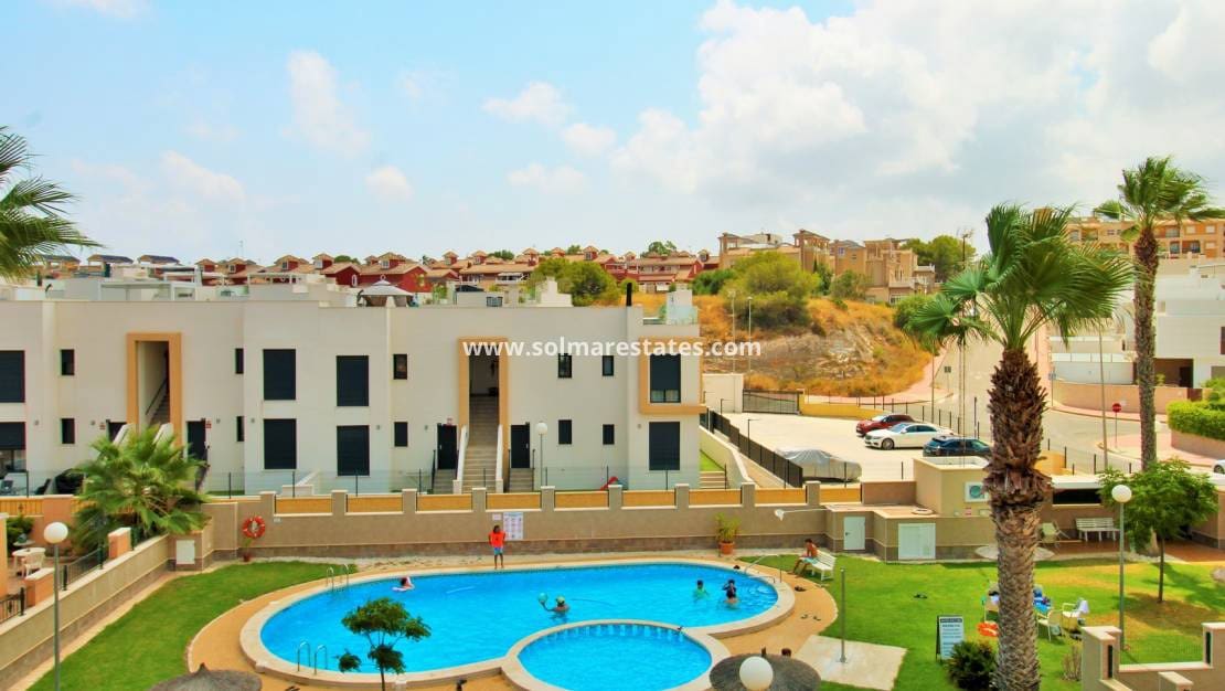 3 soveværelse Byhus til salg i Villamartin med swimmingpool - € 199.950 (Ref: 10019342)
