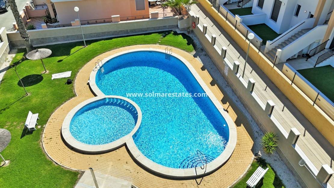 3 soveværelse Byhus til salg i Villamartin med swimmingpool - € 199.950 (Ref: 10019342)