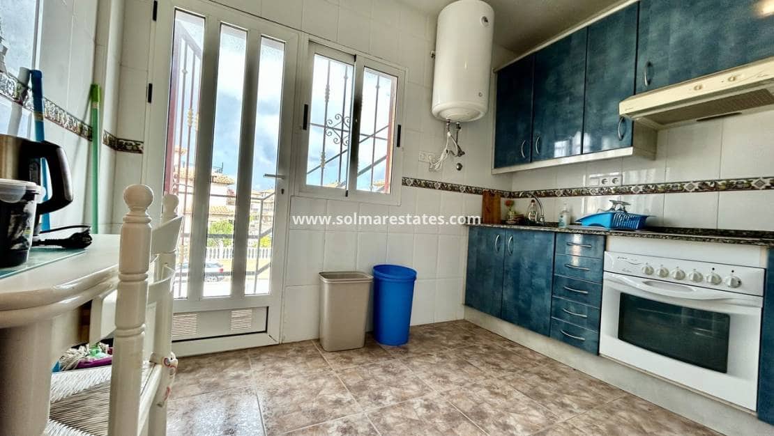 3 soveværelse Lejlighed til salg i La Zenia med swimmingpool - € 195.000 (Ref: 10019793)