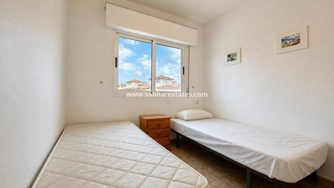 3 soveværelse Lejlighed til salg i La Zenia med swimmingpool - € 195.000 (Ref: 10019793)