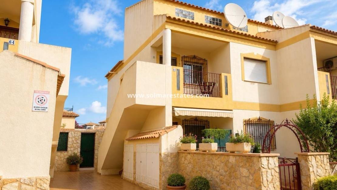 3 soveværelse Lejlighed til salg i La Zenia med swimmingpool - € 195.000 (Ref: 10019793)