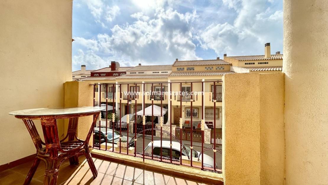 3 soveværelse Lejlighed til salg i La Zenia med swimmingpool - € 195.000 (Ref: 10019793)
