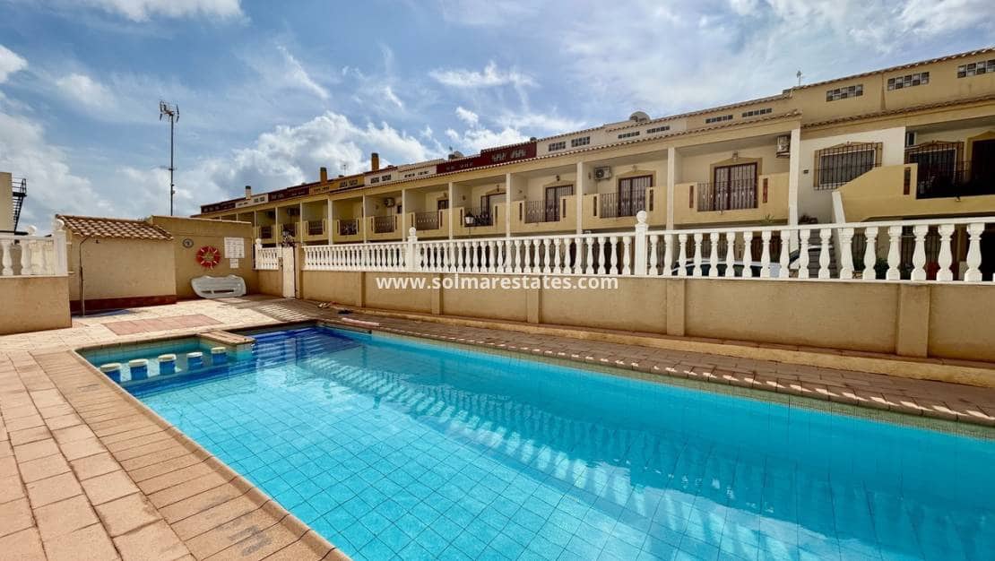 3 soveværelse Lejlighed til salg i La Zenia med swimmingpool - € 195.000 (Ref: 10019793)