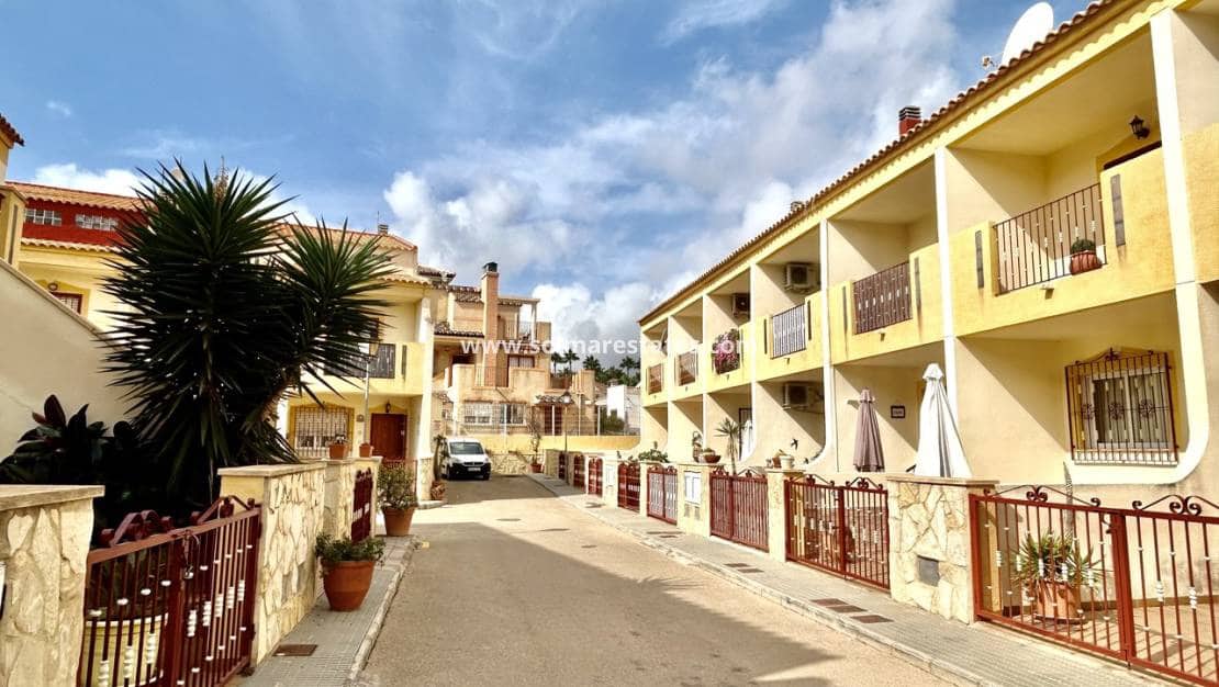 3 soveværelse Lejlighed til salg i La Zenia med swimmingpool - € 195.000 (Ref: 10019793)