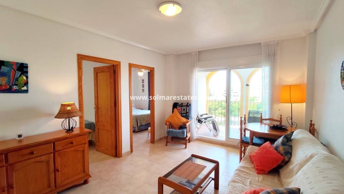 2 Zimmer Apartment zu verkaufen in La Zenia mit Pool - 169.900 € (Ref: 10021198)