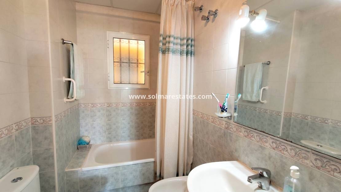 2 Zimmer Apartment zu verkaufen in La Zenia mit Pool - 169.900 € (Ref: 10021198)