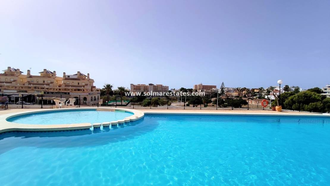 2 Zimmer Apartment zu verkaufen in La Zenia mit Pool - 169.900 € (Ref: 10021198)