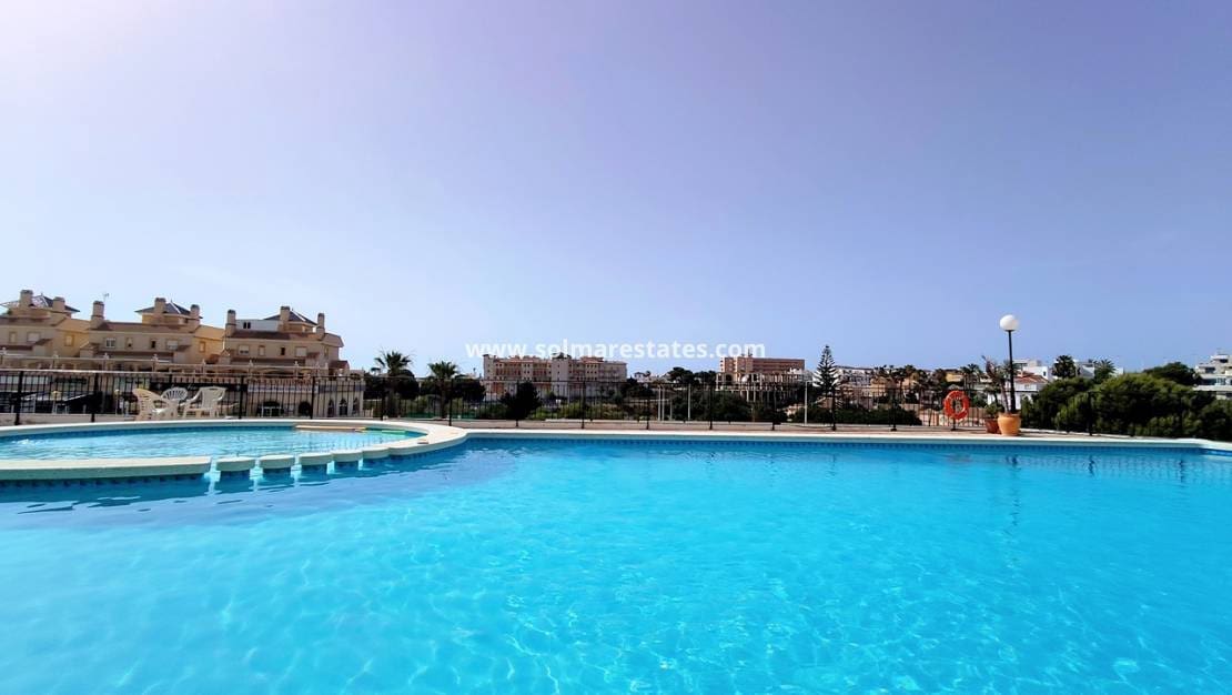 2 Zimmer Apartment zu verkaufen in La Zenia mit Pool - 169.900 € (Ref: 10021198)