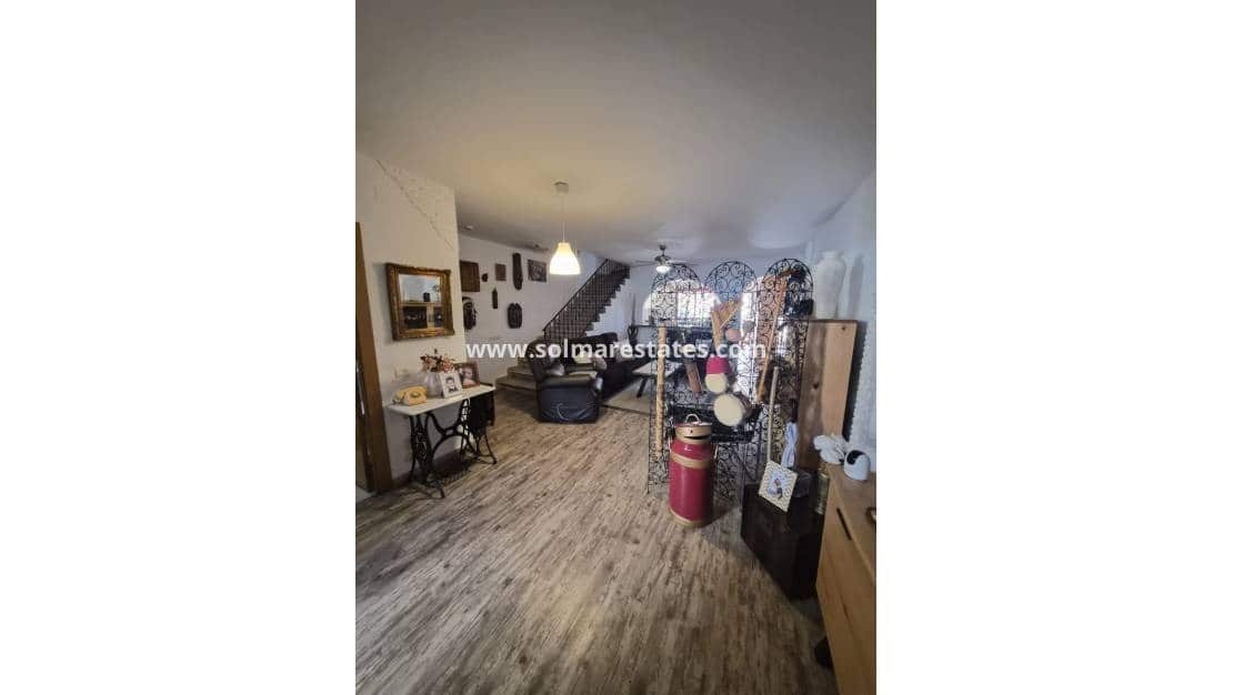 3 makuuhuone Omakotitalo myytävänä paikassa Los Balcones - 320 000 € (Ref: 10021353)