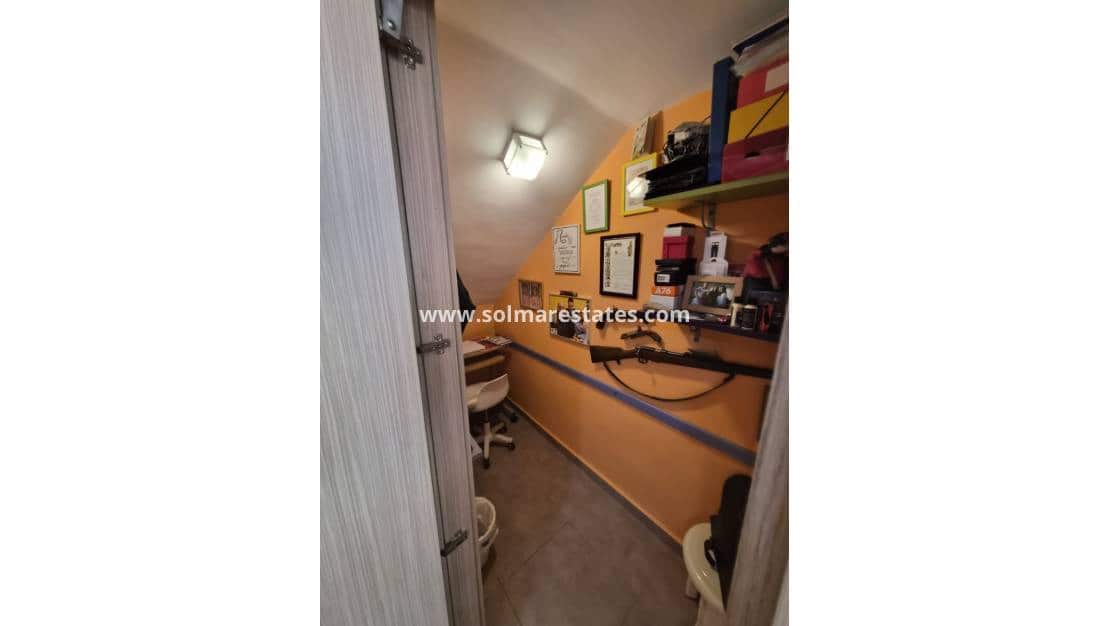 3 makuuhuone Omakotitalo myytävänä paikassa Los Balcones - 320 000 € (Ref: 10021353)