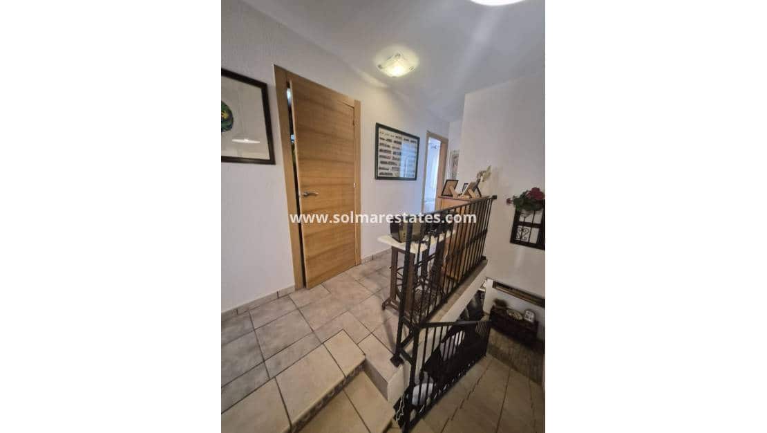 3 makuuhuone Omakotitalo myytävänä paikassa Los Balcones - 320 000 € (Ref: 10021353)