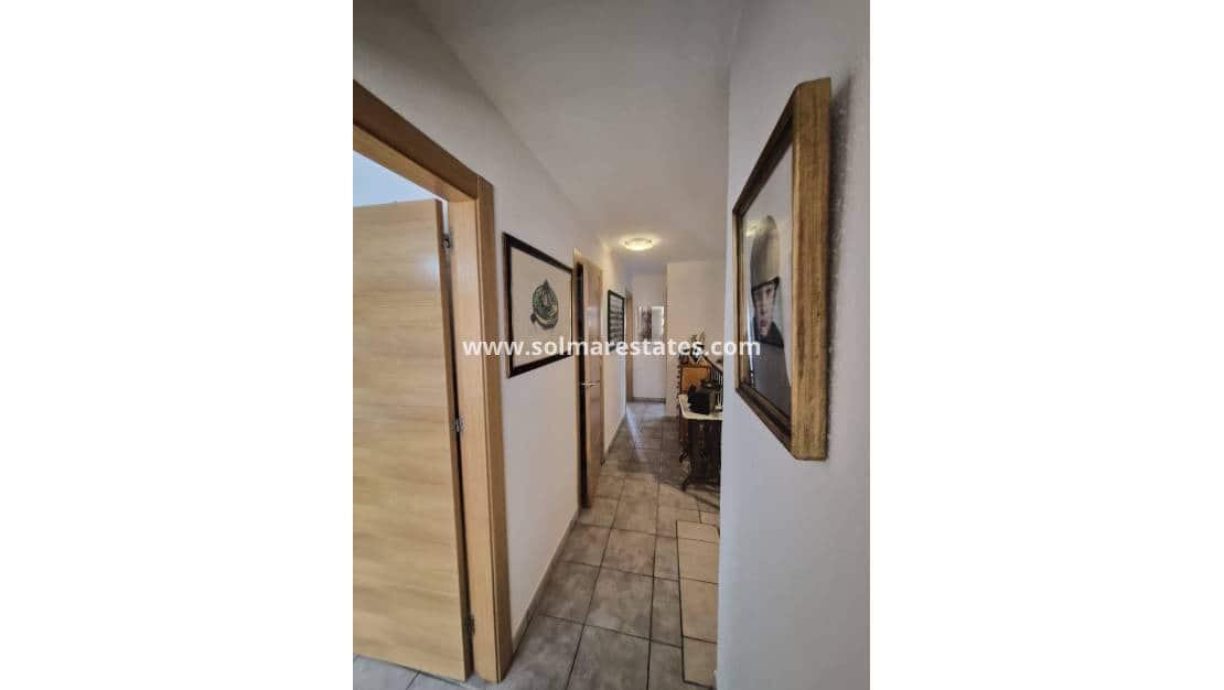 3 makuuhuone Omakotitalo myytävänä paikassa Los Balcones - 320 000 € (Ref: 10021353)