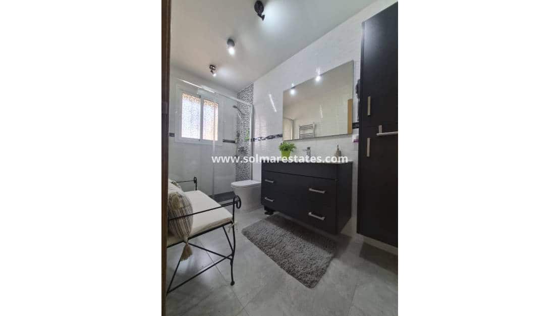 3 makuuhuone Omakotitalo myytävänä paikassa Los Balcones - 320 000 € (Ref: 10021353)