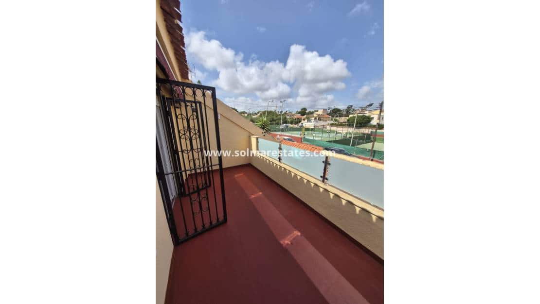 3 makuuhuone Omakotitalo myytävänä paikassa Los Balcones - 320 000 € (Ref: 10021353)