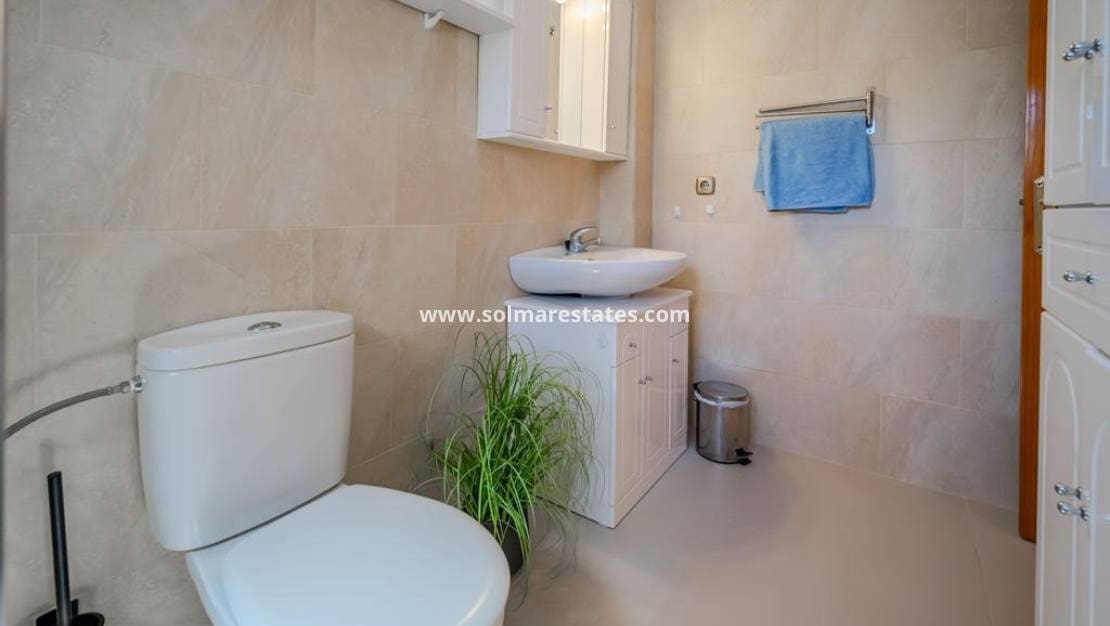 3 quarto Moradia Geminada para venda em Cabo Roig com piscina - 315 000 € (Ref: 10021716)